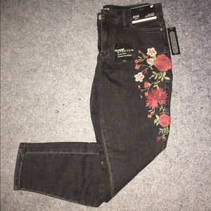 Black Flower Embroidered Jeggings